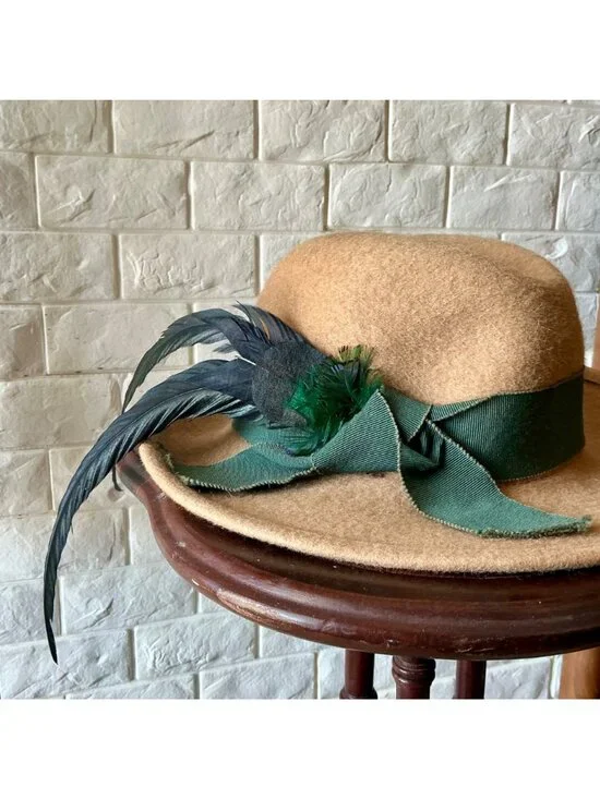 Vintage Capo Feathered Tan Wool Hat + Ribbon Hatband - Picture 2 of 10